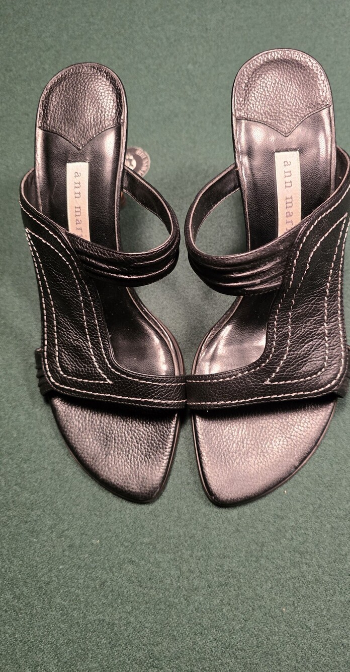UnIque Black Leather Slip-On Mules